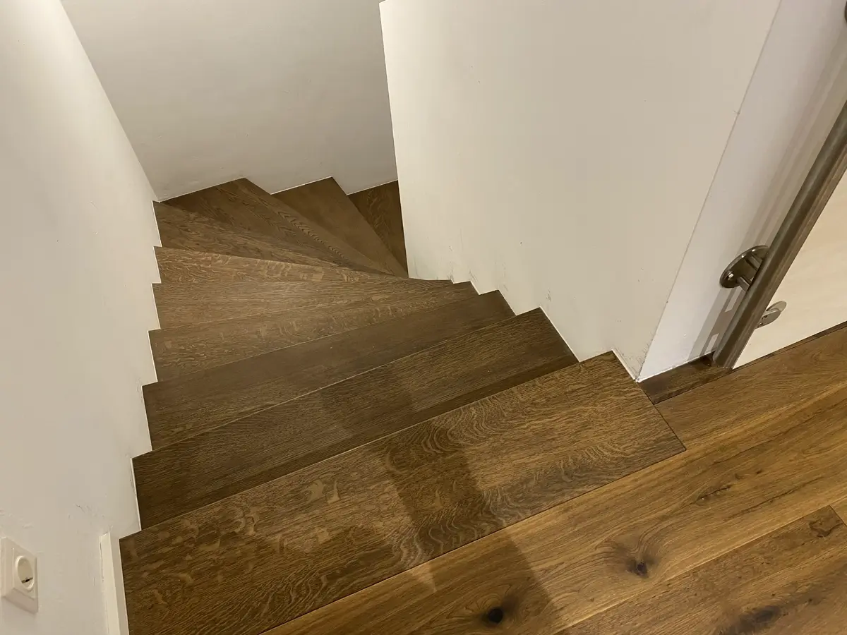 Eiche Stufen dunkel geölt